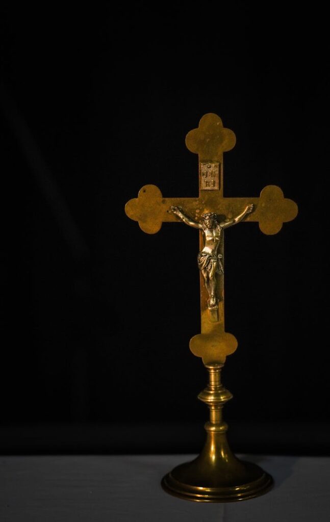 small golden cross